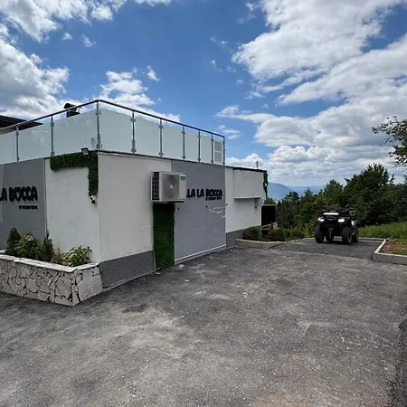 Luxury House With Private Pool, Jacuzzi & Sauna- Trebevic Villa *