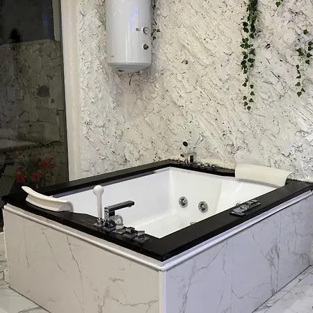 Villa Luxury House With Private Pool, Jacuzzi & Sauna- Trebevic Sarajevo