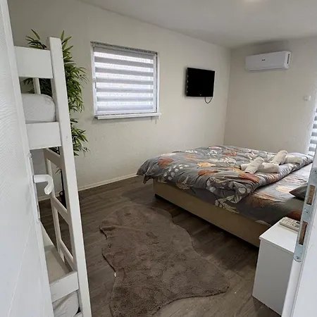 Luxury House With Private Pool, Jacuzzi & Sauna- Trebevic